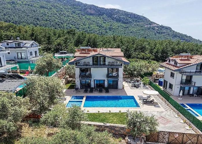 Oeluedeniz De Oezel Havuzlu Muestakil