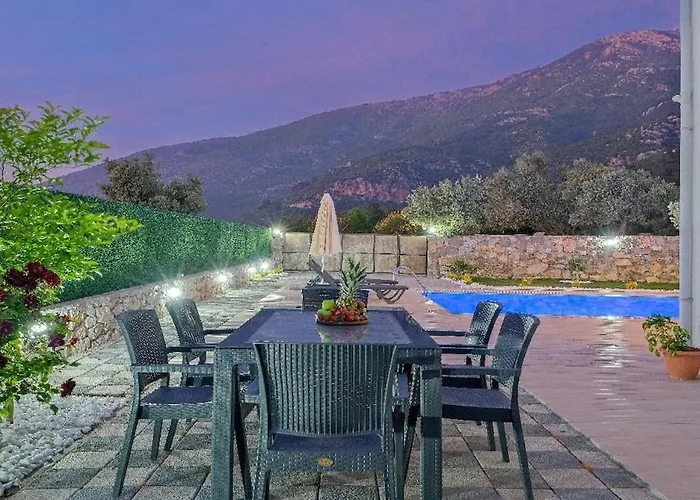 Oeluedeniz De Oezel Havuzlu Muestakil Villa Fethiye