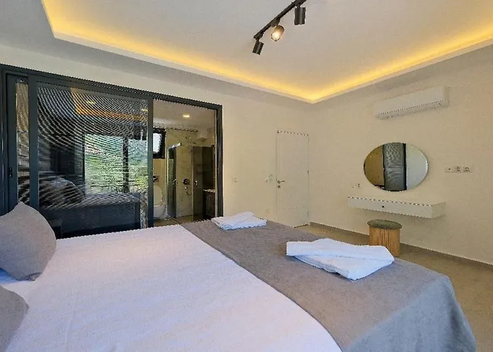 Villa Oeluedeniz De Oezel Havuzlu Muestakil