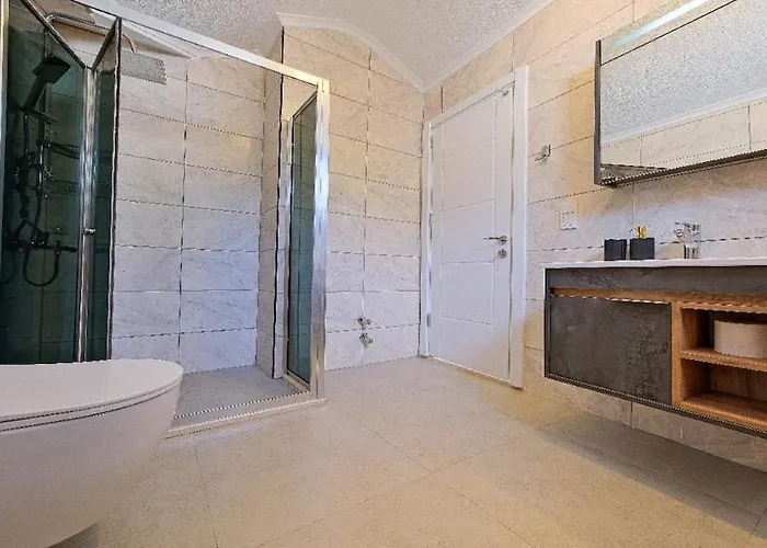 Oeluedeniz De Oezel Havuzlu Muestakil Villa Fethiye