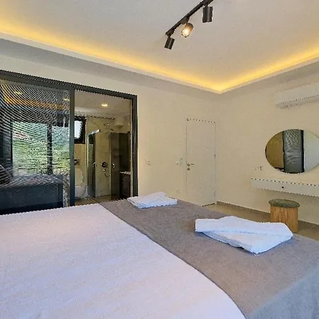 Villa Oeluedeniz De Oezel Havuzlu Muestakil