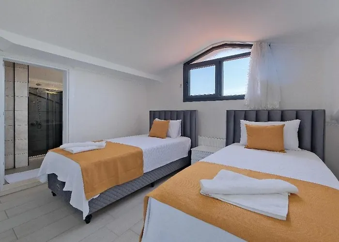 Oeluedeniz De Oezel Havuzlu Muestakil