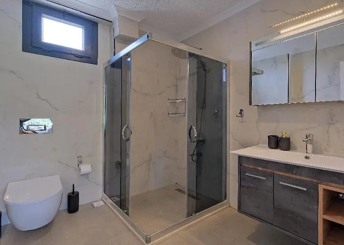 Villa Oeluedeniz De Oezel Havuzlu Muestakil