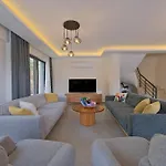 Villa Oeluedeniz De Oezel Havuzlu Muestakil *