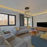 Oeluedeniz De Oezel Havuzlu Muestakil *