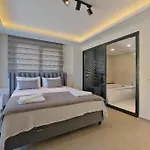 Villa Oeluedeniz De Oezel Havuzlu Muestakil *