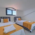 Oeluedeniz De Oezel Havuzlu Muestakil * Fethiye