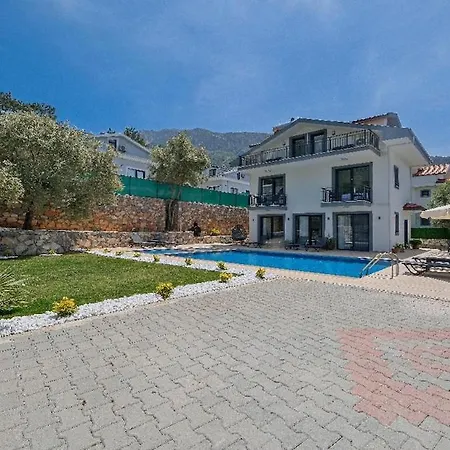 Oeluedeniz De Oezel Havuzlu Muestakil *