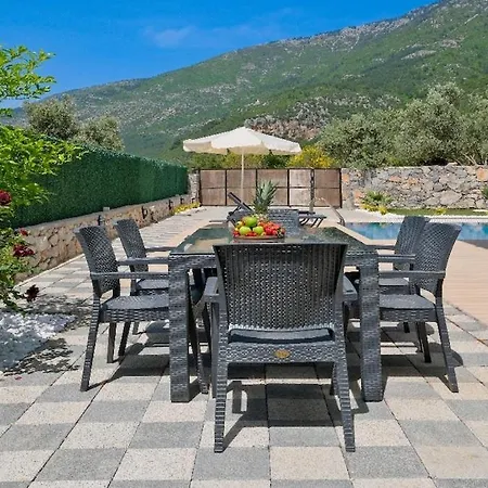 Oeluedeniz De Oezel Havuzlu Muestakil * Fethiye