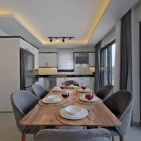 Oeluedeniz De Oezel Havuzlu Muestakil * Fethiye