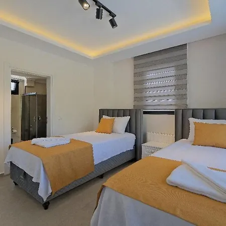 Oeluedeniz De Oezel Havuzlu Muestakil Fethiye