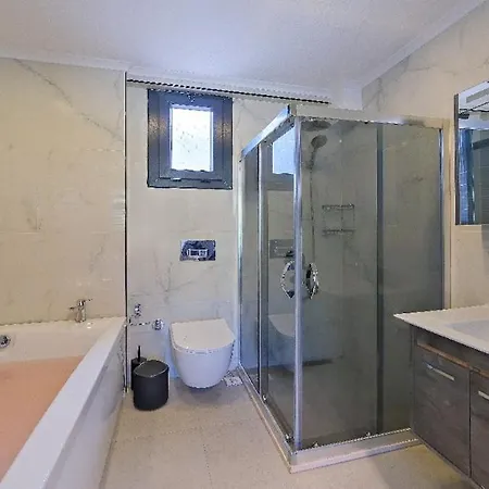 Villa Oeluedeniz De Oezel Havuzlu Muestakil *