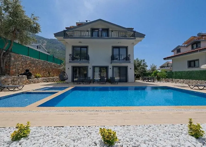 Villa Oeluedeniz De Oezel Havuzlu Muestakil *