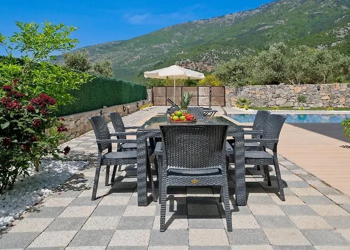 Oeluedeniz De Oezel Havuzlu Muestakil * Fethiye