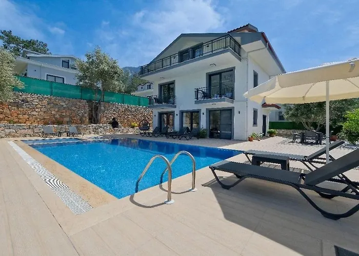 Oeluedeniz De Oezel Havuzlu Muestakil * Fethiye