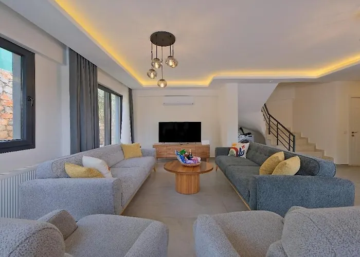 Villa Oeluedeniz De Oezel Havuzlu Muestakil *