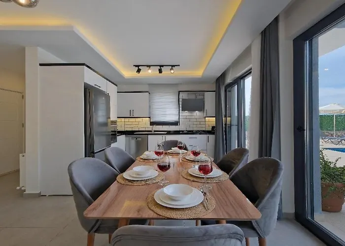 Oeluedeniz De Oezel Havuzlu Muestakil * Fethiye