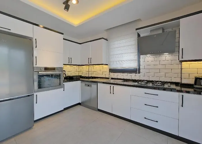 Oeluedeniz De Oezel Havuzlu Muestakil *