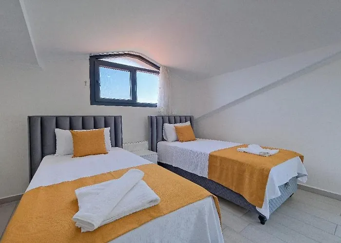 Oeluedeniz De Oezel Havuzlu Muestakil * Fethiye