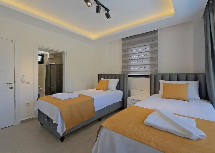 Oeluedeniz De Oezel Havuzlu Muestakil Fethiye