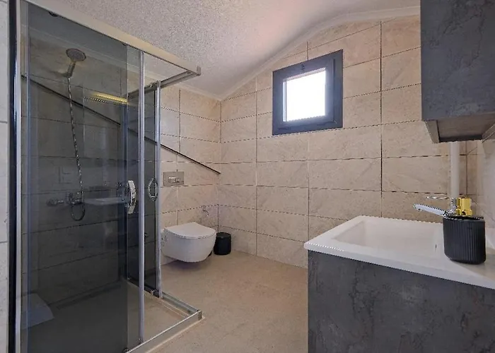 Oeluedeniz De Oezel Havuzlu Muestakil Villa *