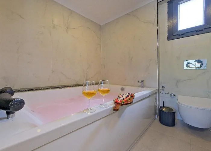 Villa Oeluedeniz De Oezel Havuzlu Muestakil Fethiye